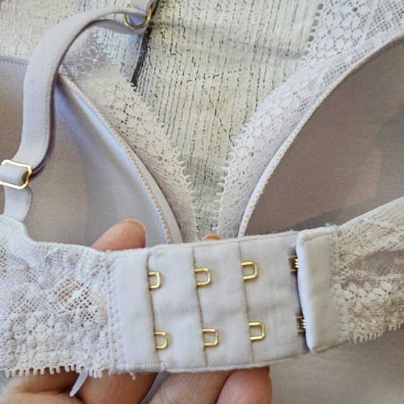 Victoria's Secret Size 34DD Incredible Lightly Lined light Lavender Plunge Bra - Picture 6 of 8